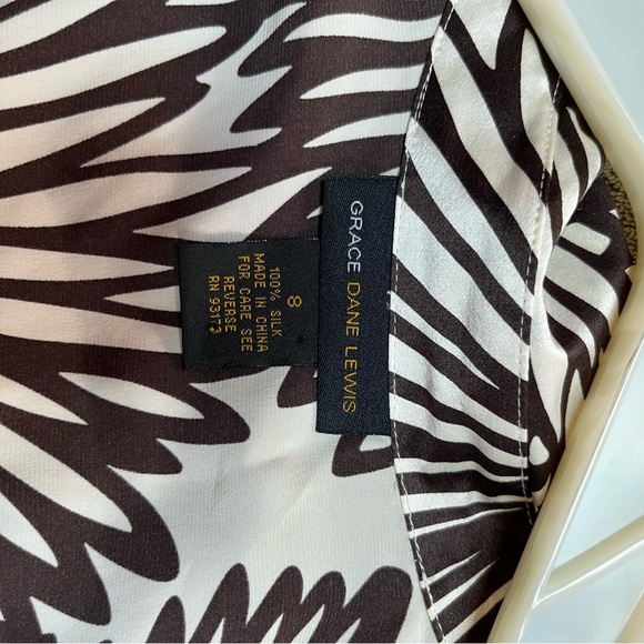 Grace Dane Lewis brown and white, silk blouse, size 8. - Picture 5 of 5